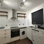 Free Parking 4 Beds Flat 15 Min Train To Victoria London Bridge St Paul Cathedral