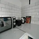 Free Parking 4 Beds Flat 15 Min Train To Victoria London Bridge St Paul Cathedral