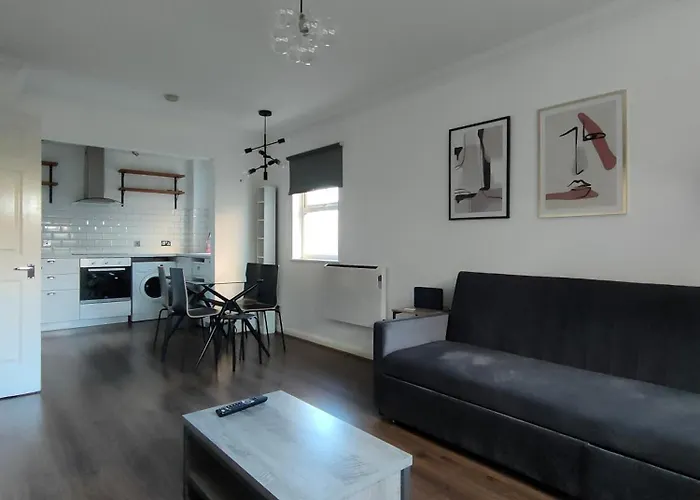 Free Parking 4 Beds Flat 15 Min Train To Victoria London Bridge St Paul Cathedral