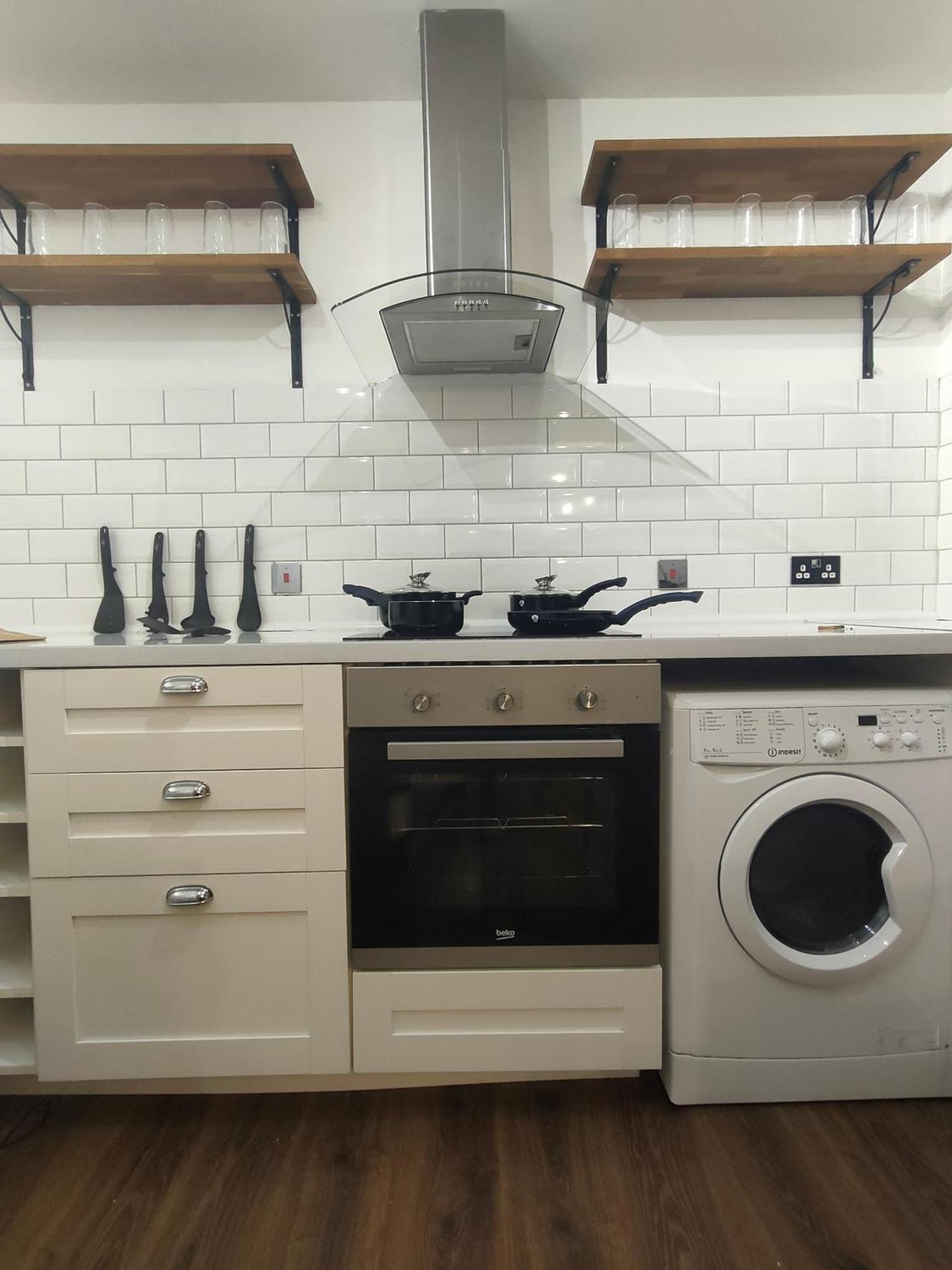 Free Parking 4 Beds Flat 15 Min Train To Victoria Bridge St Paul Cathedral *