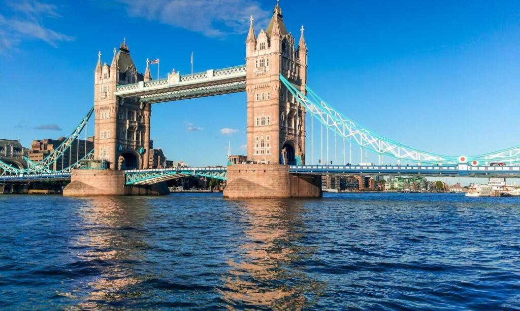 Free Parking 4 Beds Flat 15 Min Train To Victoria Bridge St Paul Cathedral