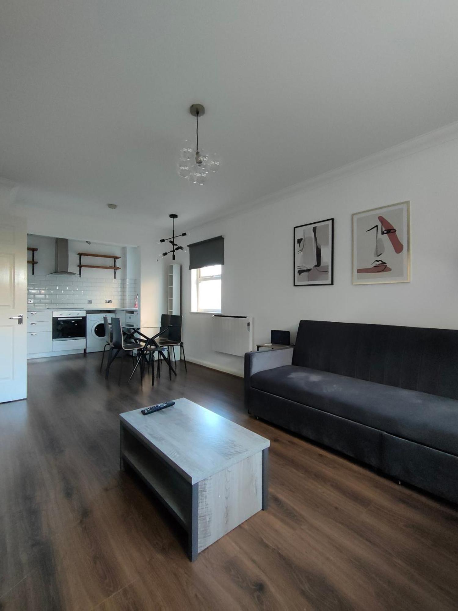 Free Parking 4 Beds Flat 15 Min Train To Victoria Bridge St Paul Cathedral *