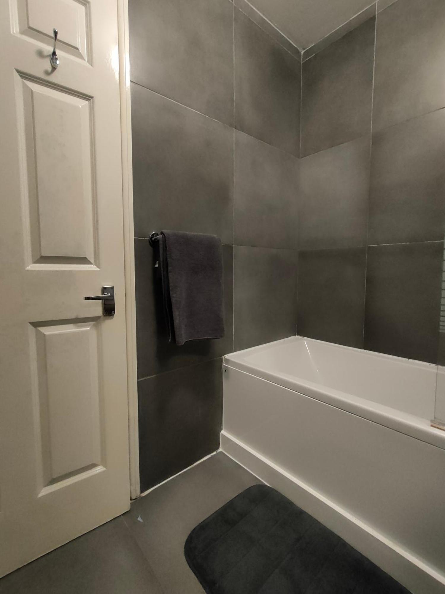 Free Parking 4 Beds Flat 15 Min Train To Victoria Bridge St Paul Cathedral *